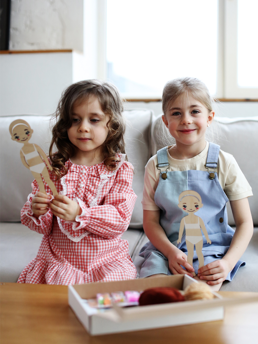 Набор для творчества "Куклы-подружки Бьюти салон" , раскраска игрушек, рисование по дереву, игра в одевание кукол - фото 22