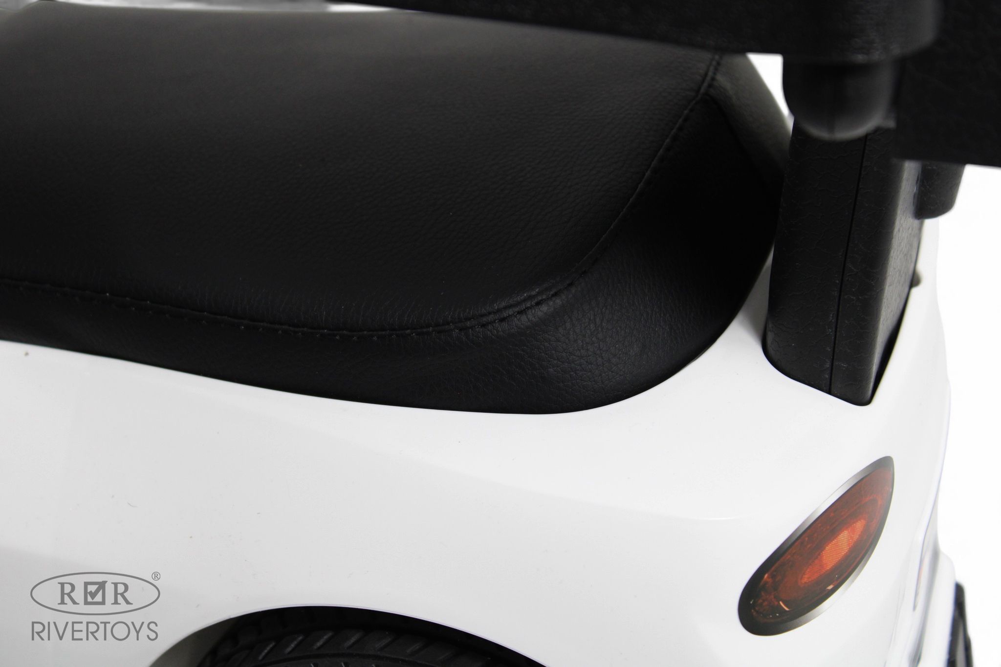 Каталка RIVERTOYS Z005ZZ-TP-WHITE белый - фото 12