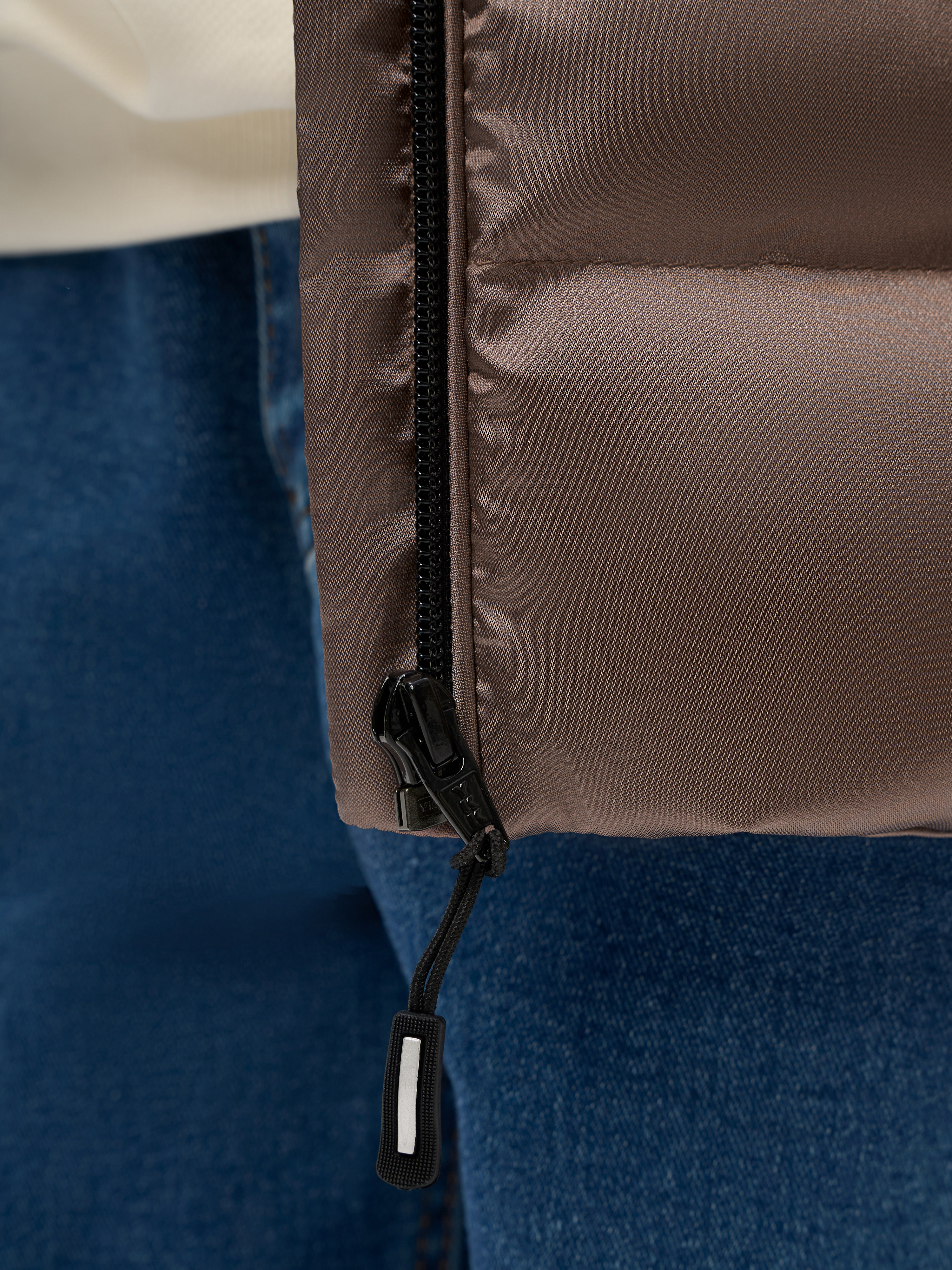 Жилет Arctiline Майри 800 D-25 Тёмная бронза - фото 5