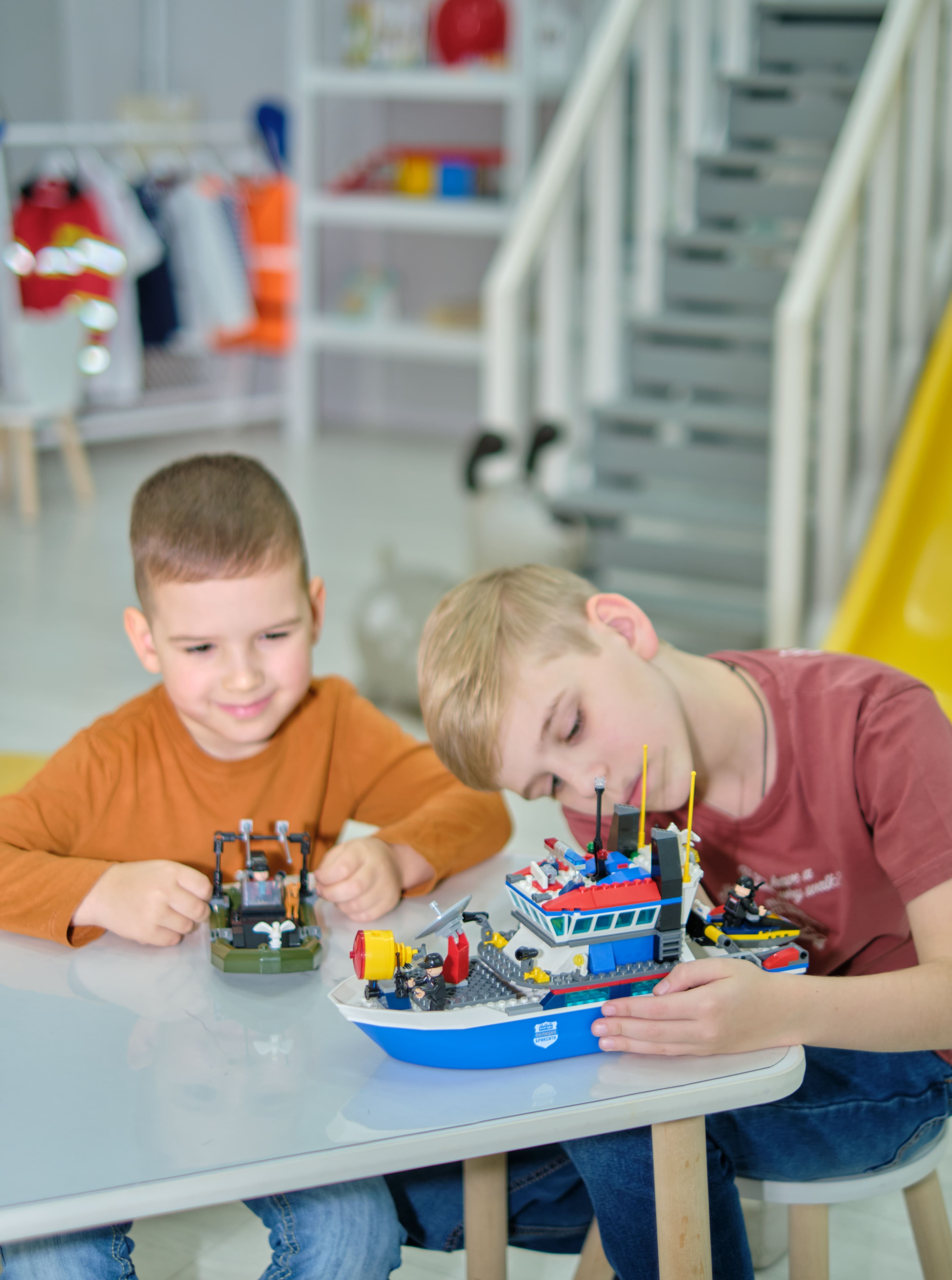 Конструктор brick labs Катер полиции 354 дет. - фото 13