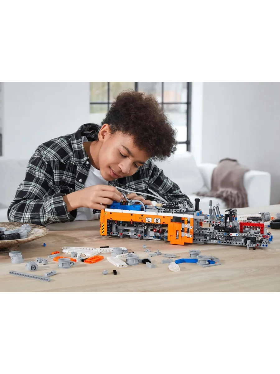 Конструктор LEGO Technic Грузовой эвакуатор 2017 дет. - фото 12