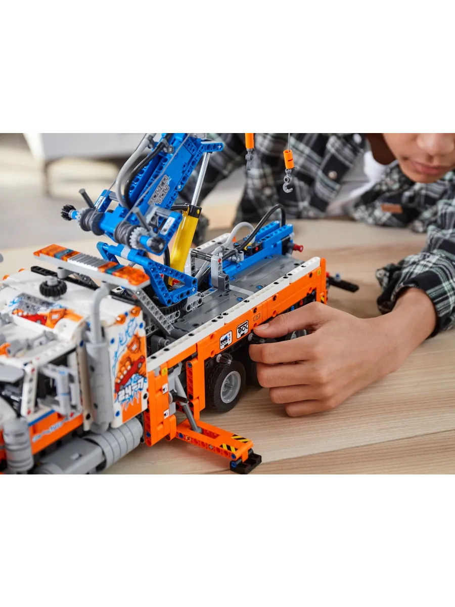Конструктор LEGO Technic Грузовой эвакуатор 2017 дет. - фото 16