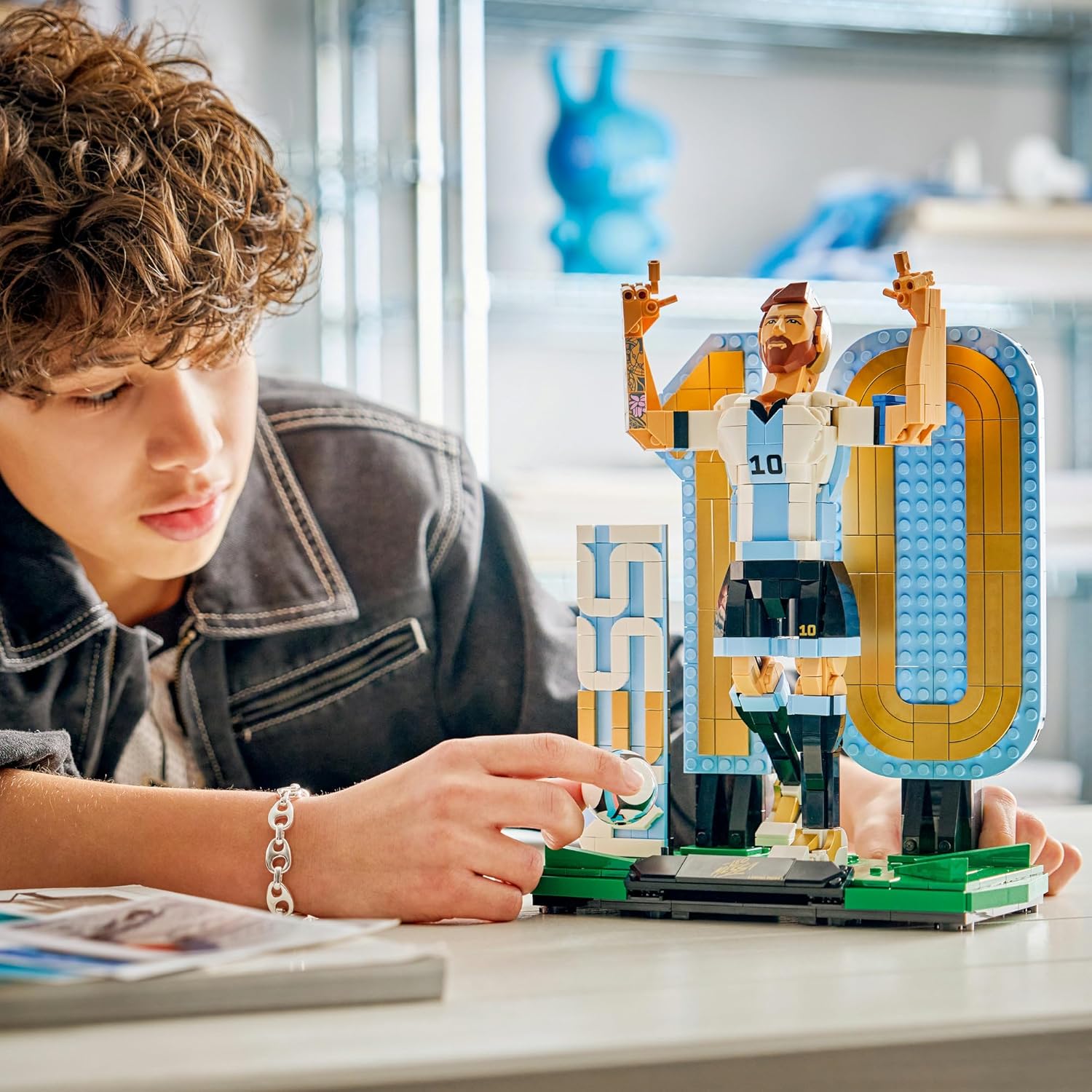 Конструктор LEGO Editions Месси-футбольная легенда 958 дет. - фото 9