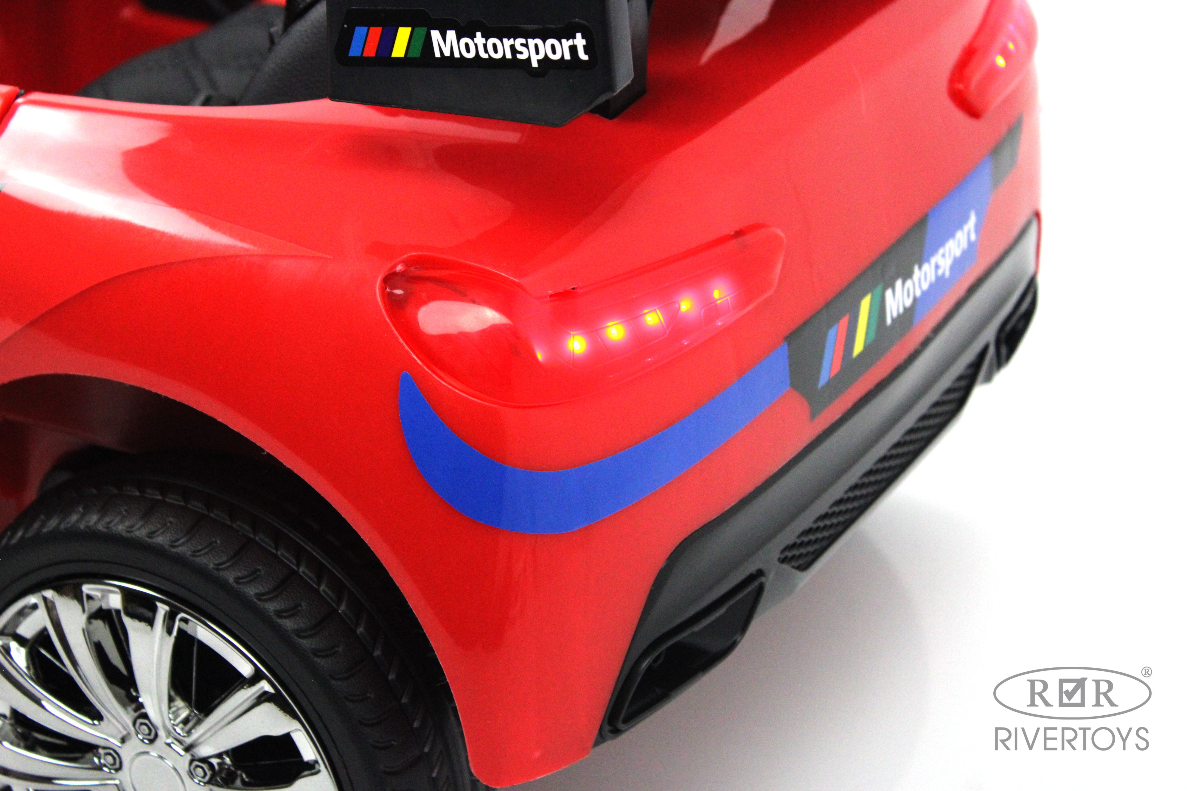 Электромобиль RIVERTOYS F444FF-RED С пультом ДУ - фото 9