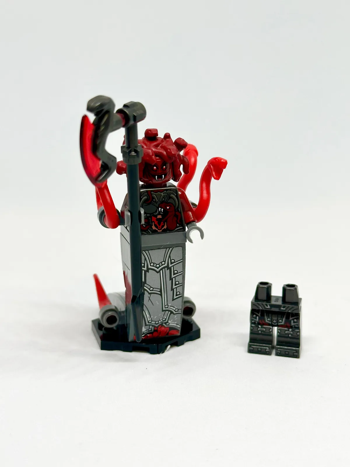 Изображение товара Коллекционная минифигурка LEGO Ninjago General Machia с 20 деталями Изображение товара Коллекционная минифигурка LEGO Ninjago General Machia с 20 деталями