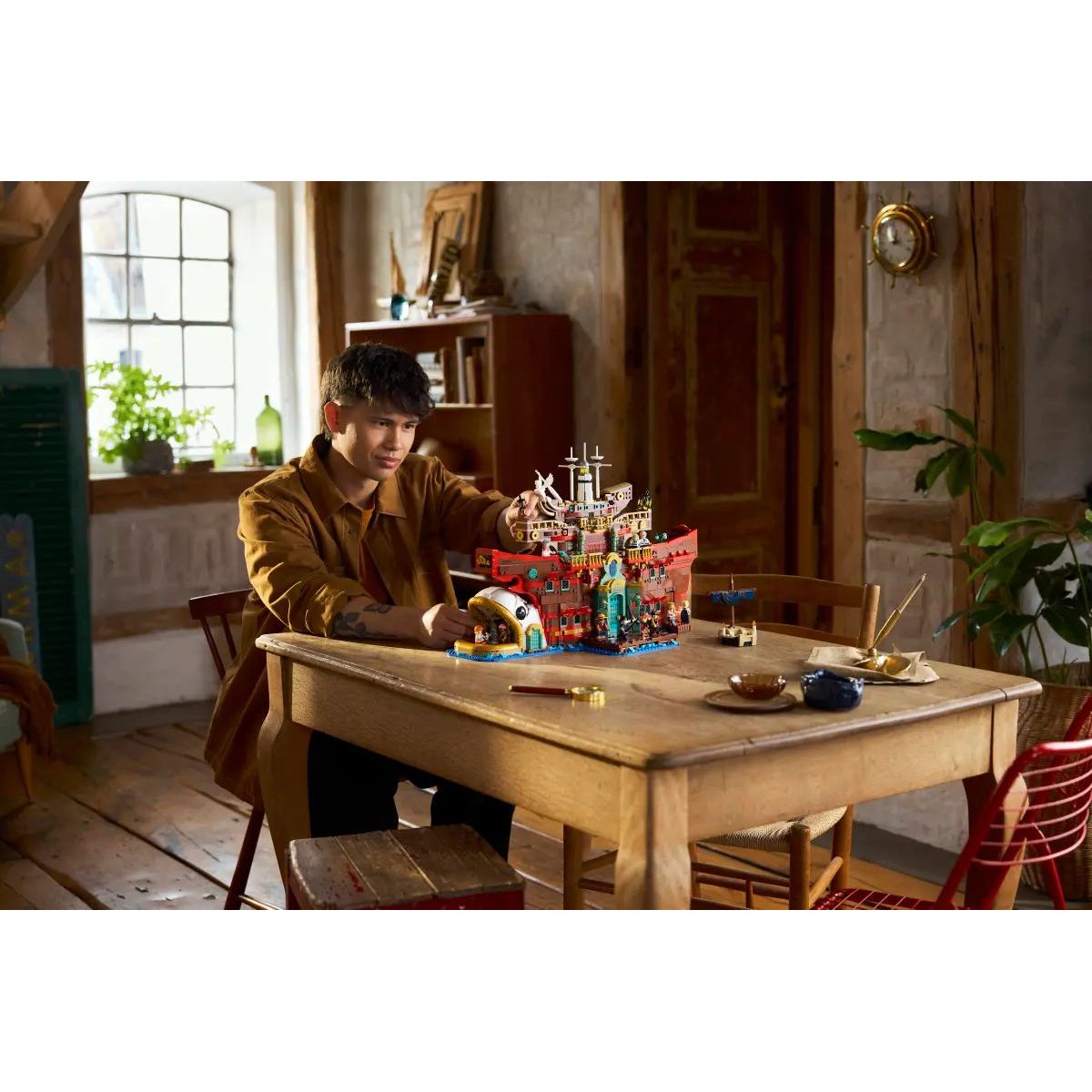 Конструктор LEGO Disney Плавучий ресторан Барати 3402 дет. - фото 6