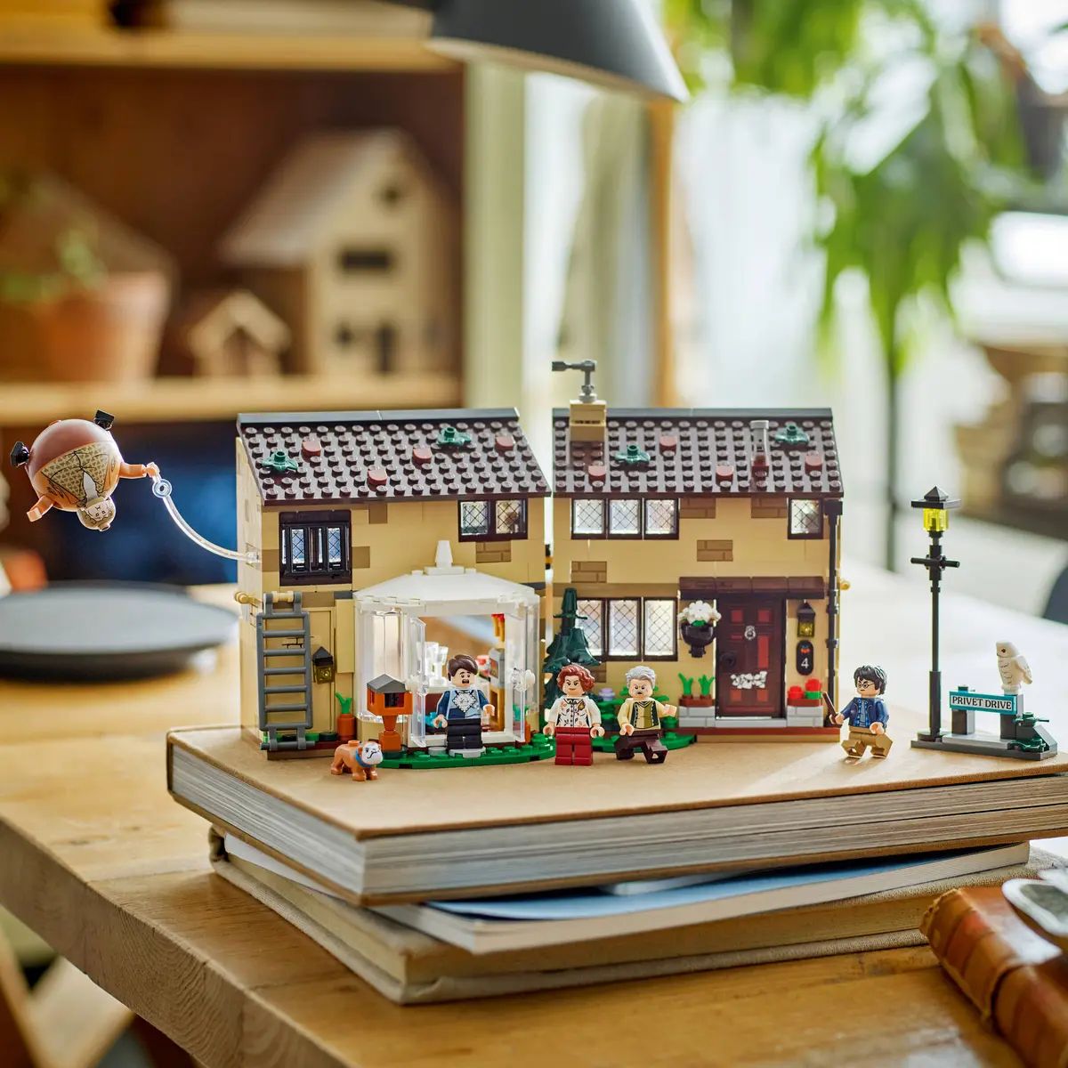 Конструктор LEGO Harry Potter Бирючиновая аллея 639 дет. - фото 8