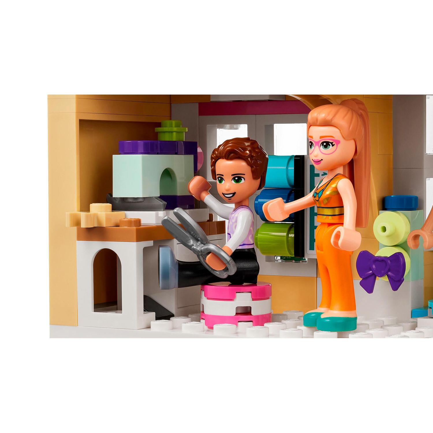 Конструктор LEGO Friends Emmas Art School 844 дет. - фото 6