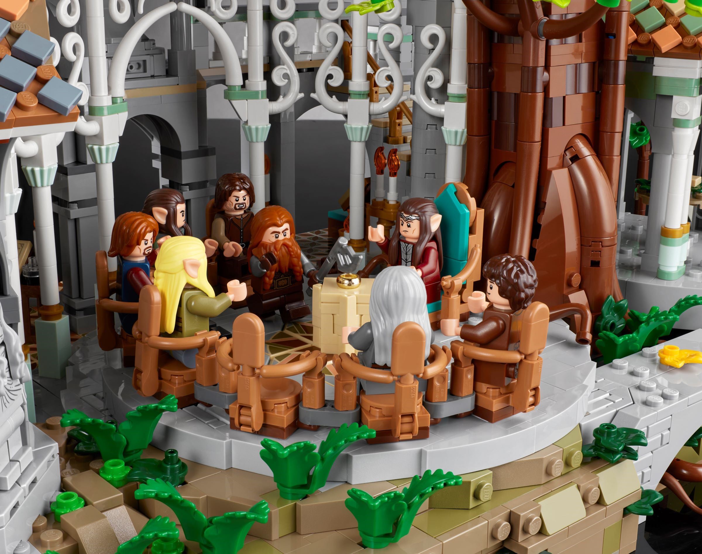 Конструктор LEGO Icons 10316 6167 дет. - фото 14