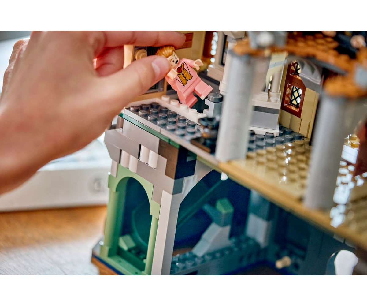 Конструктор LEGO Harry Potter Хогвартс Восточное крыло 2164 дет. - фото 13