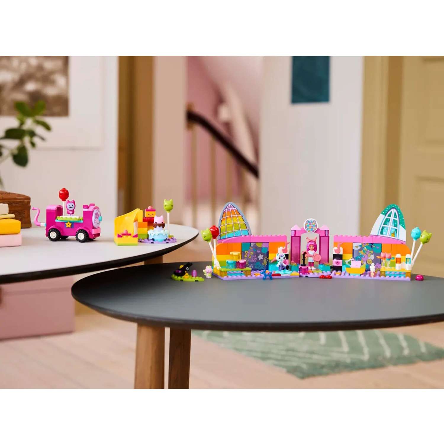 Конструктор LEGO Gabbys Dollhouse Комната для вечеринок Габби 252 дет. - фото 7