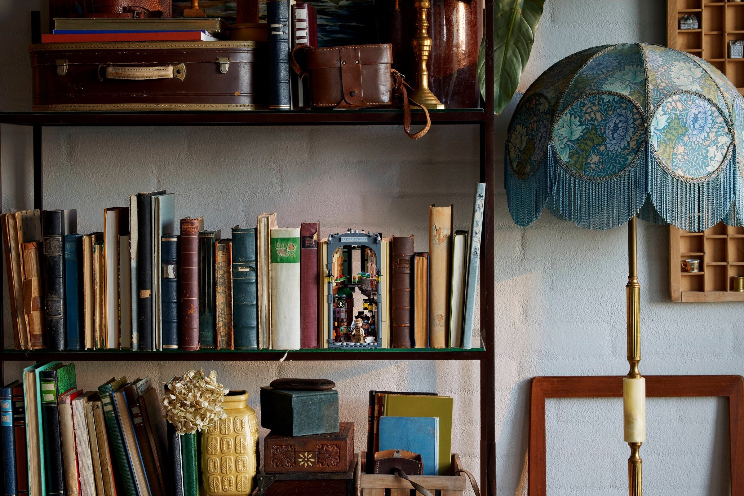 Конструктор LEGO Icons 10351 1359 дет. - фото 8