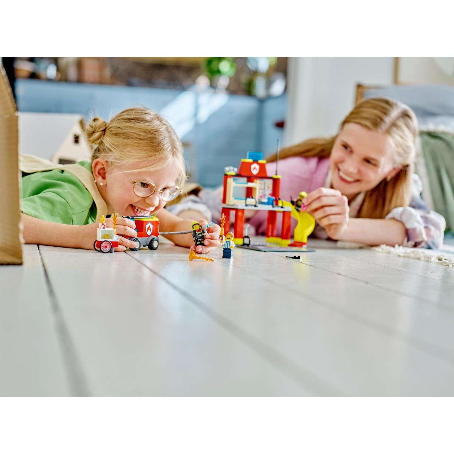 Конструктор LEGO City Пожарная часть и машина 153 дет. - фото 11