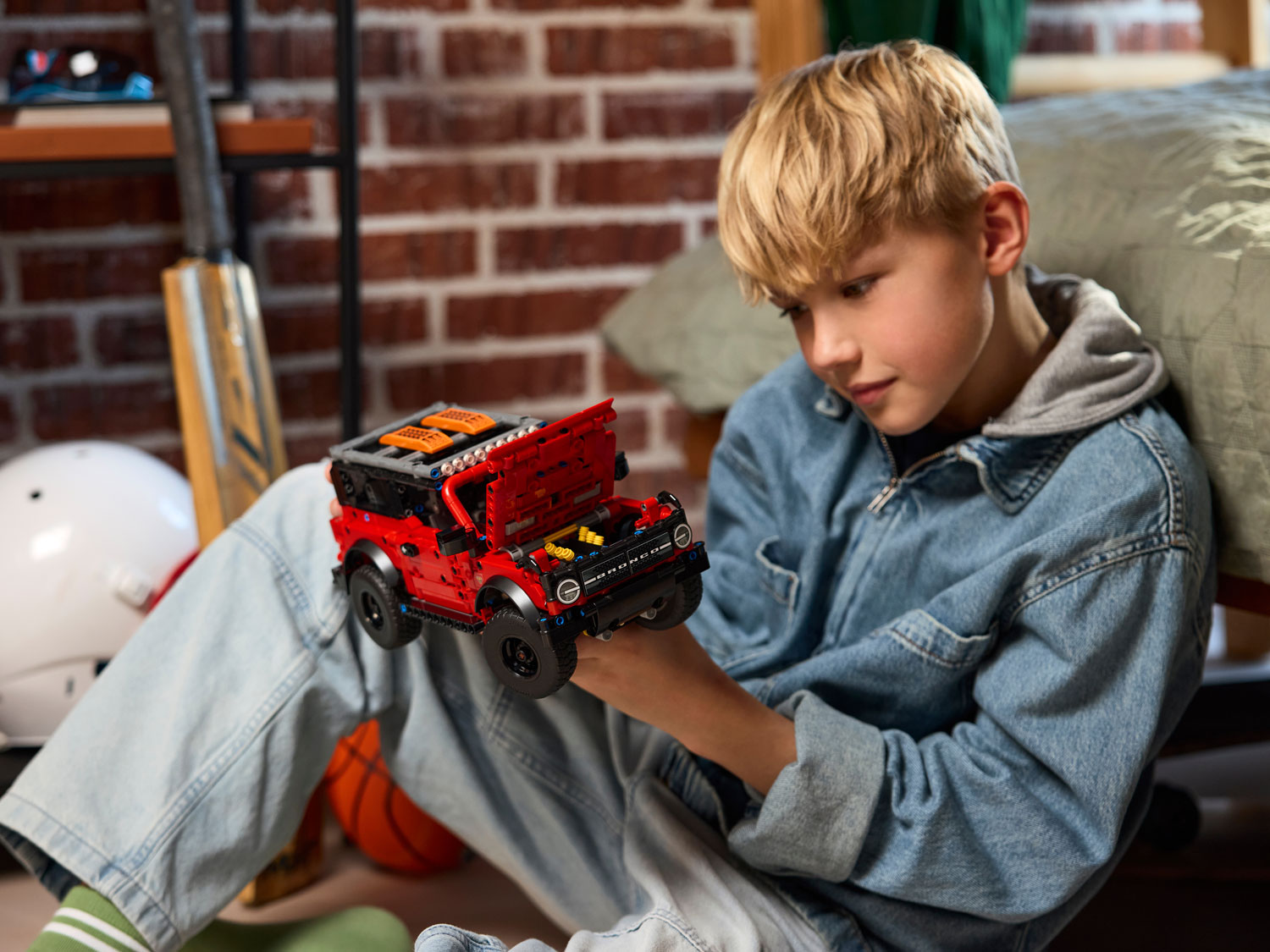 Конструктор LEGO Technic Ford Bronco SUV 943 дет. - фото 12