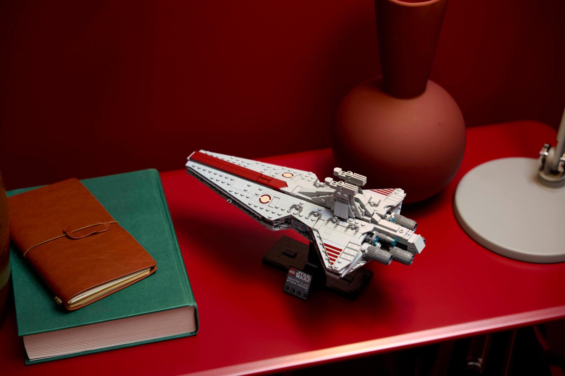 Конструктор LEGO Star Wars 75441 643 дет. - фото 7