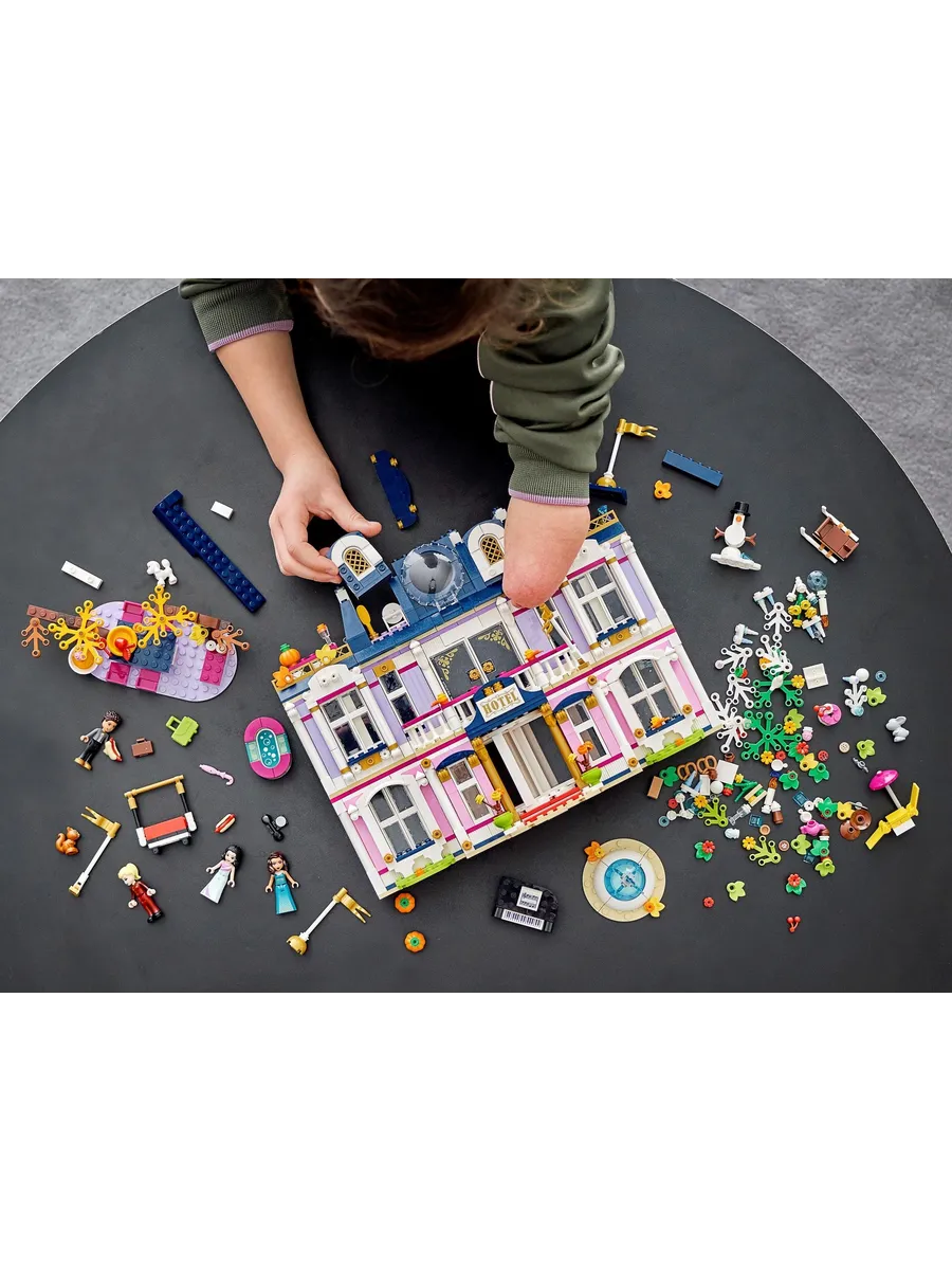 Конструктор LEGO Friends 1308 дет. - фото 18