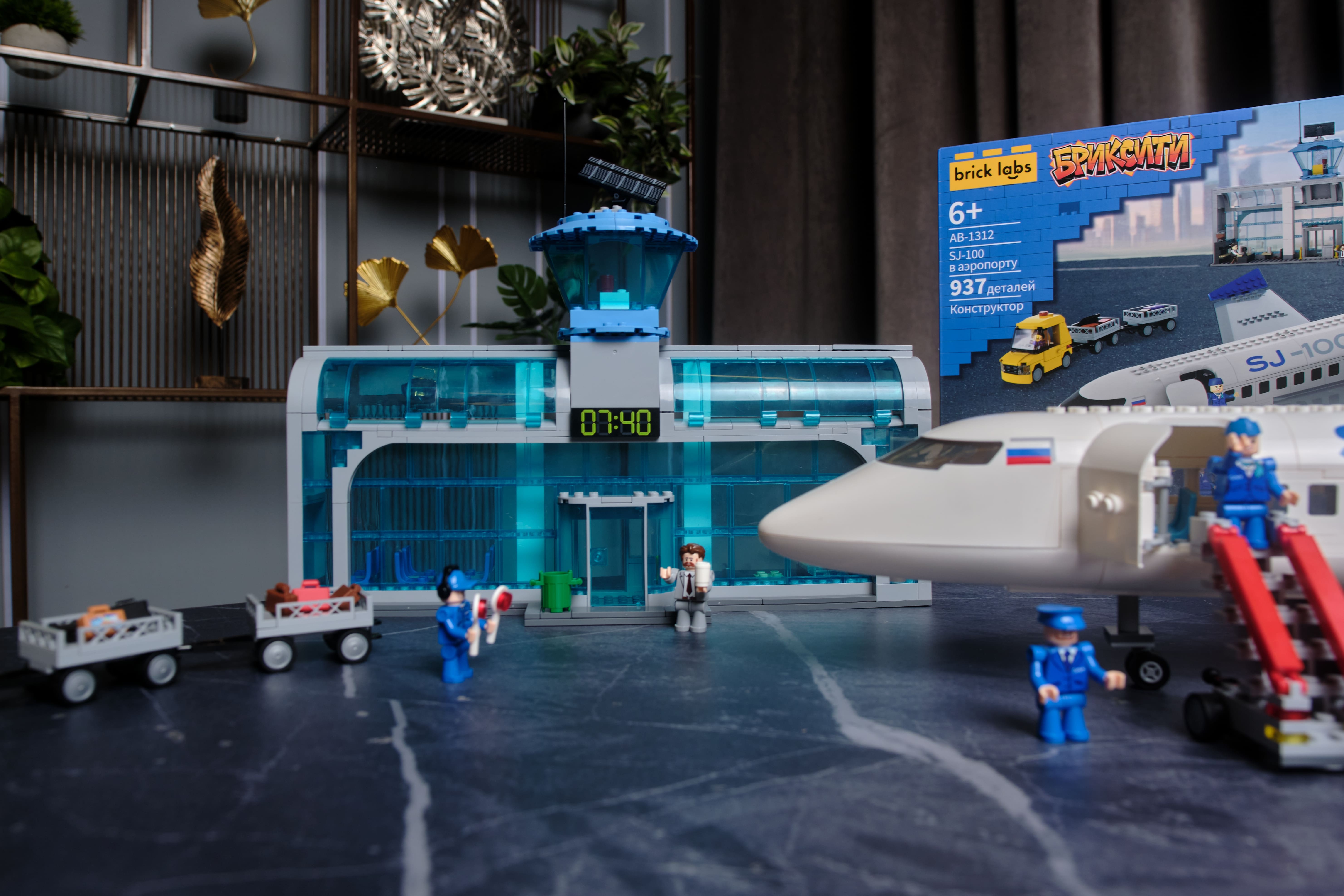 Конструктор brick labs City SJ-100 в аэропорту 939 дет. - фото 22