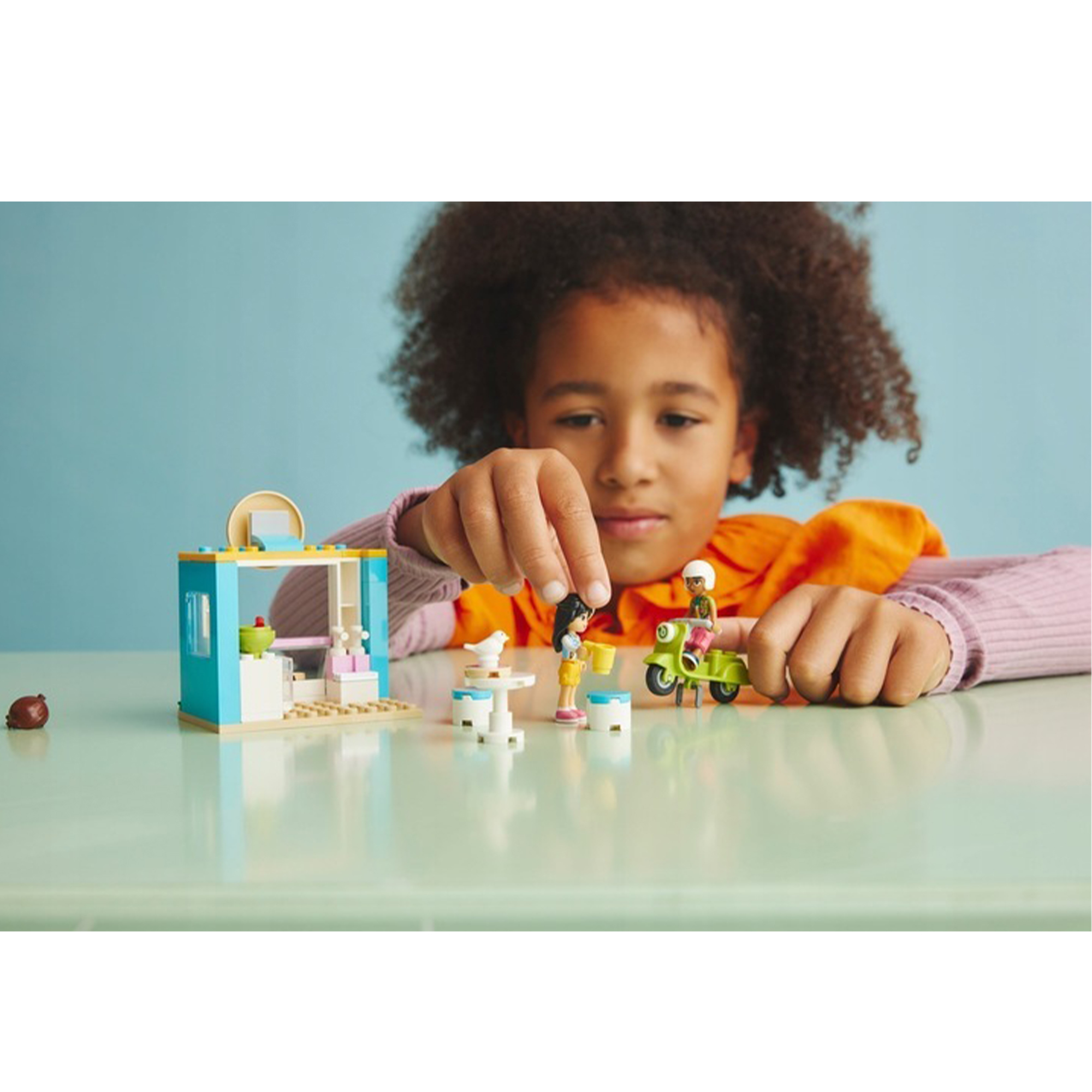 Конструктор LEGO Friends Магазин тортов с пончиками блочный - фото 5