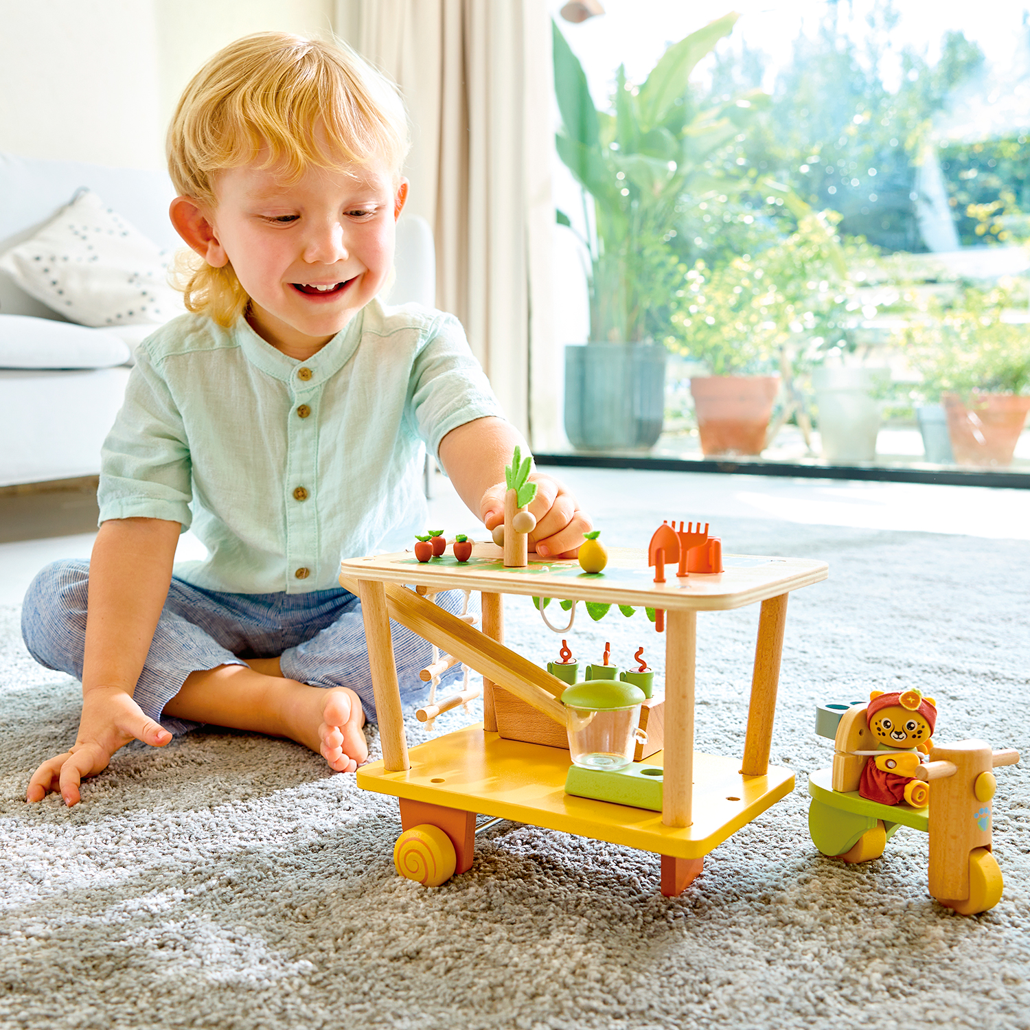 Игровой набор Hape Магазин на колесах - фото 12