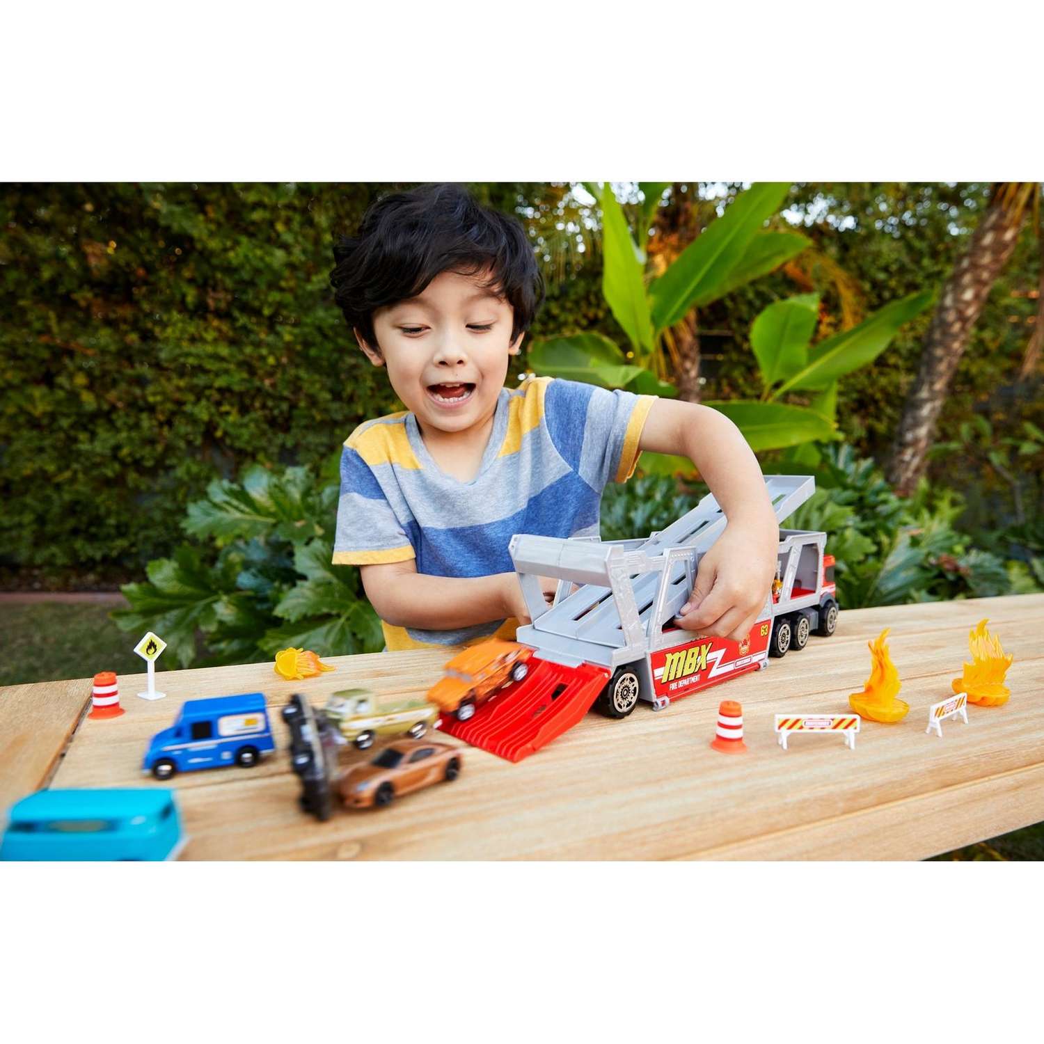 Игровой набор Matchbox Пожарный тягач 1:64 GWM23 - фото 11