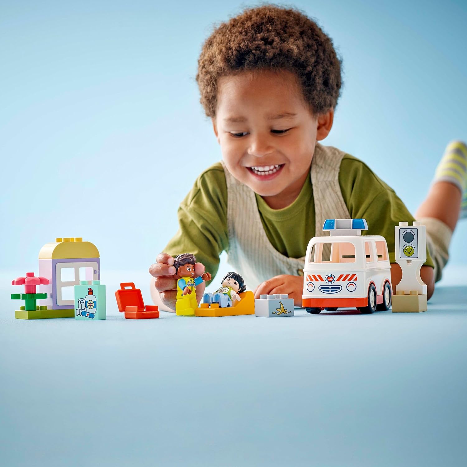 Конструктор LEGO DUPLO Машина скорой помощи блочный - фото 7