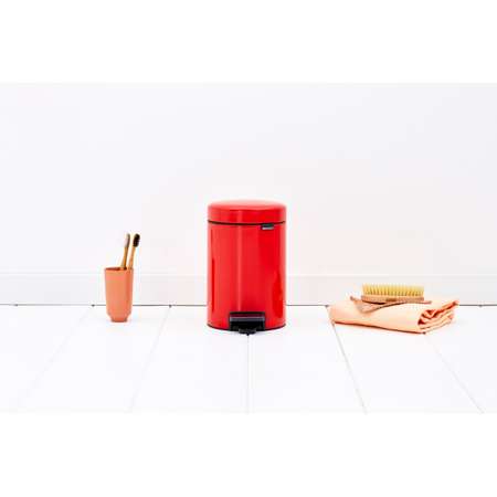 Бак мусорный Brabantia NewIcon с педалью красный 5л 112089