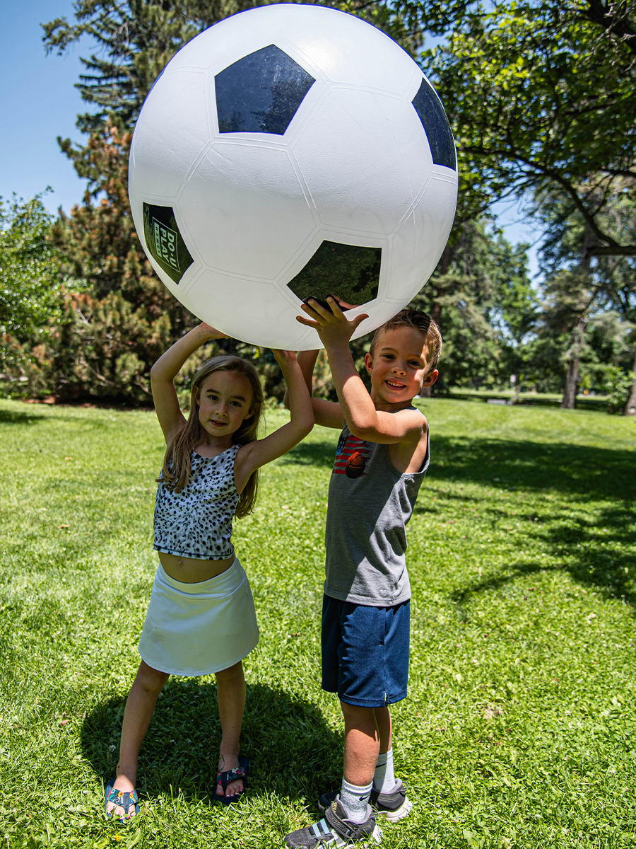 Спортивный мяч Hape футбольный - фото 1