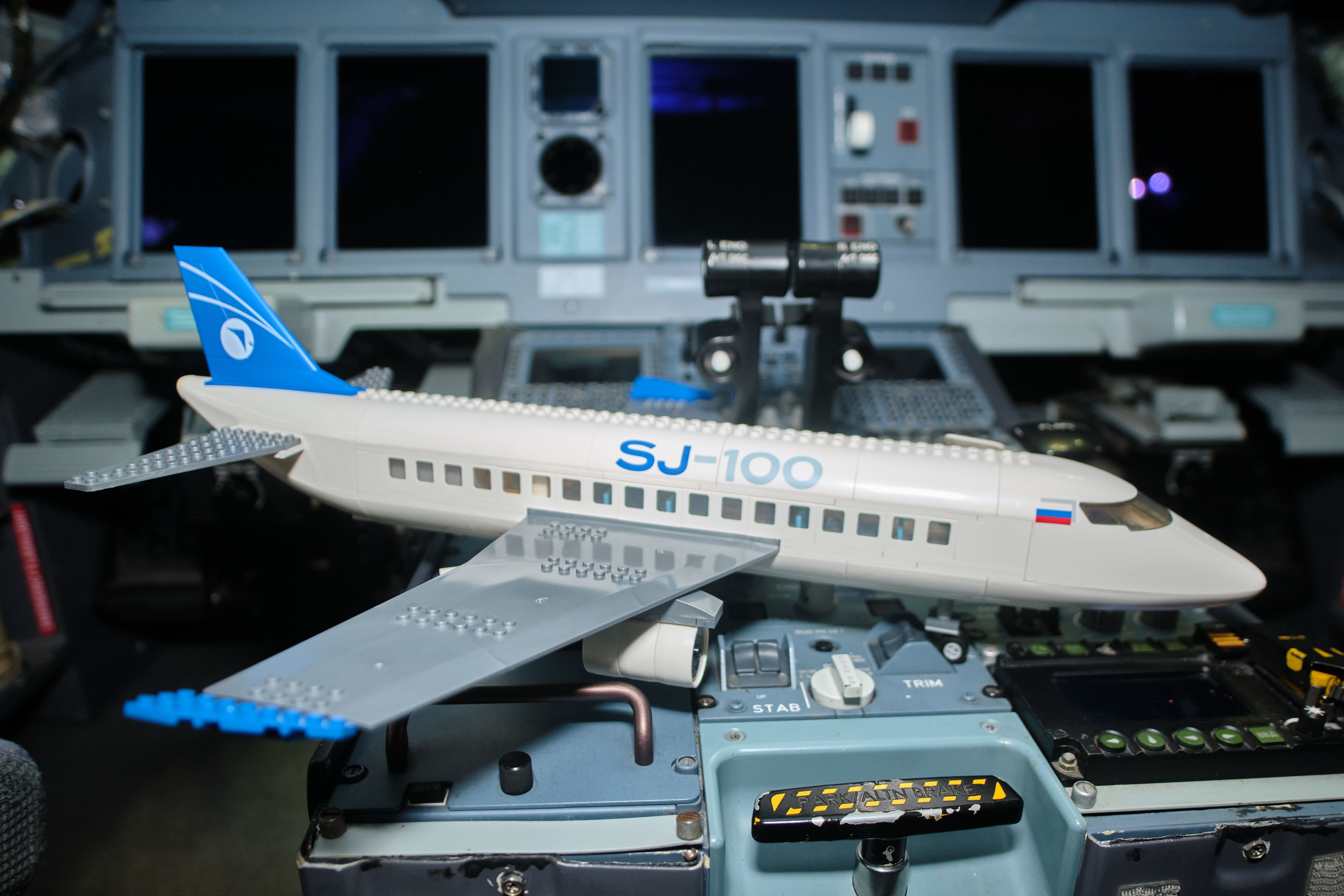 Конструктор brick labs City SJ-100 в аэропорту 939 дет. - фото 24