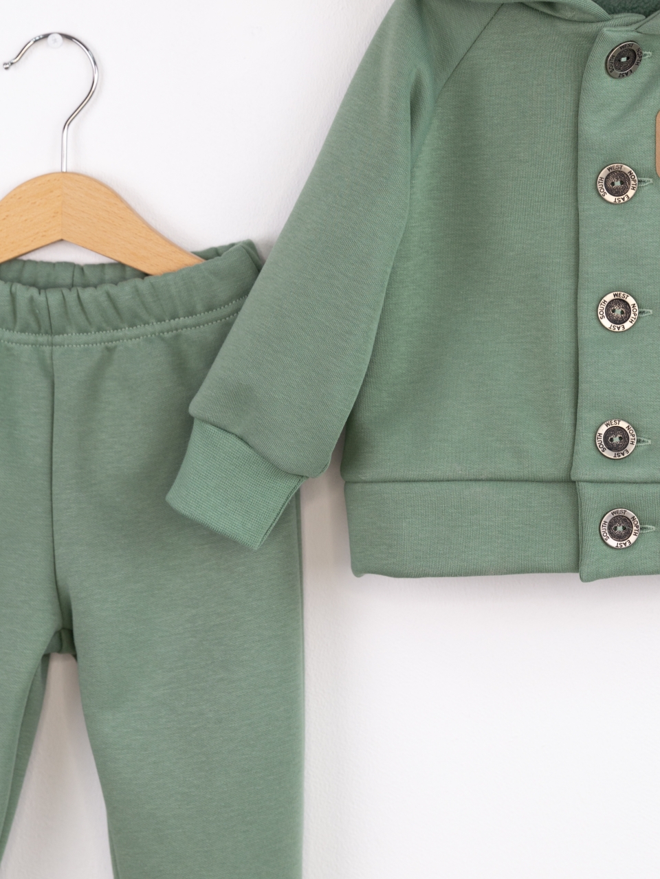 Костюм Baby boom КД561/1-Ф пуговицы шалфей - фото 4