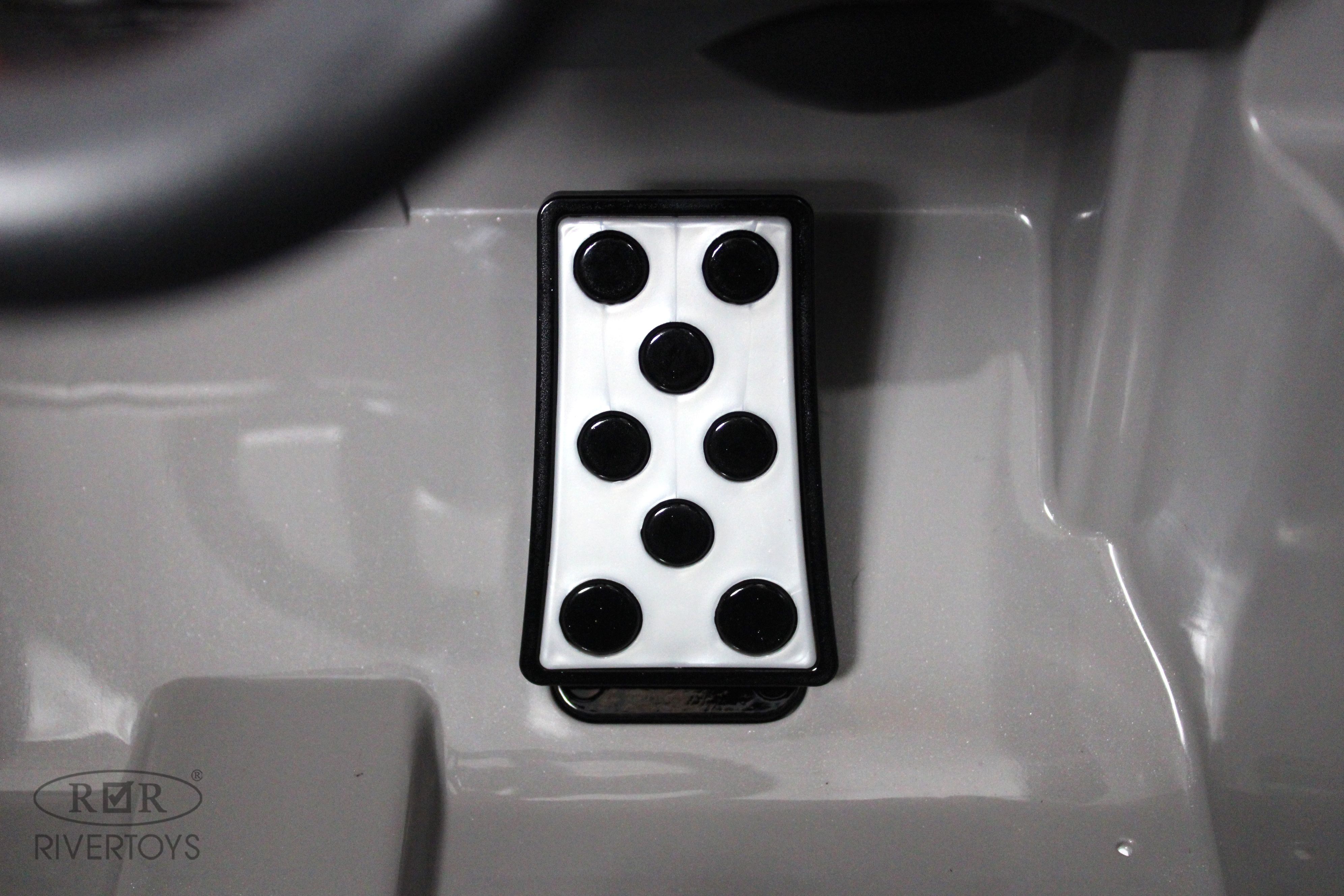 Электромобиль RIVERTOYS Mercedes Z999ZZ-GREY С пультом ДУ - фото 12