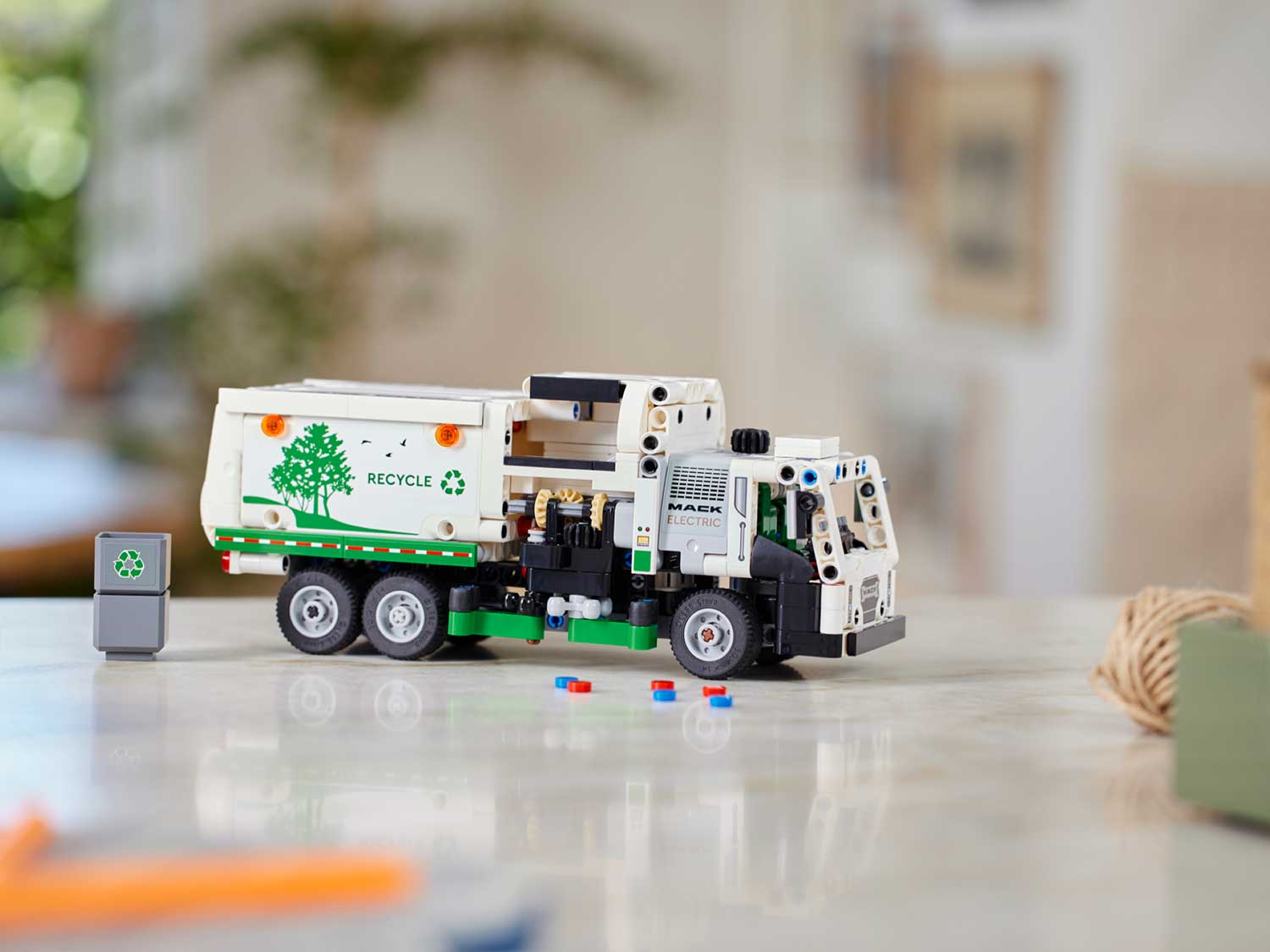 Конструктор LEGO Technic Электрический мусоровоз 42167 503 дет. - фото 10