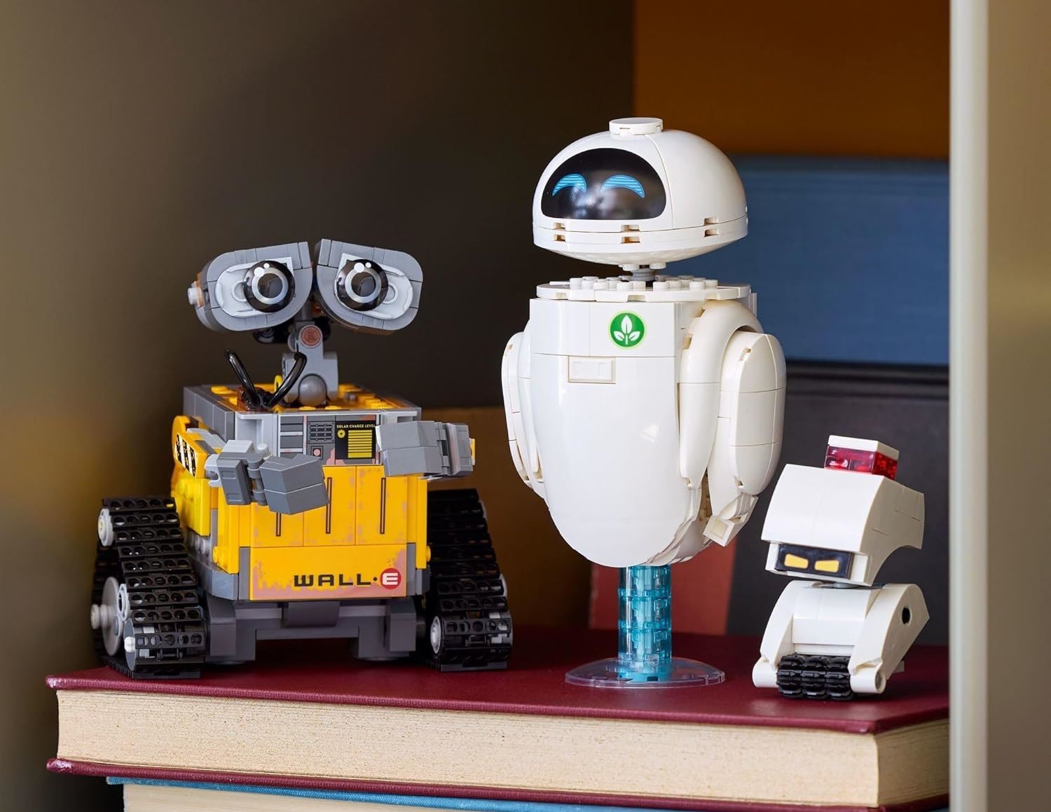 Конструктор LEGO Disney История роботов Уолли и Евы 811 дет. - фото 3