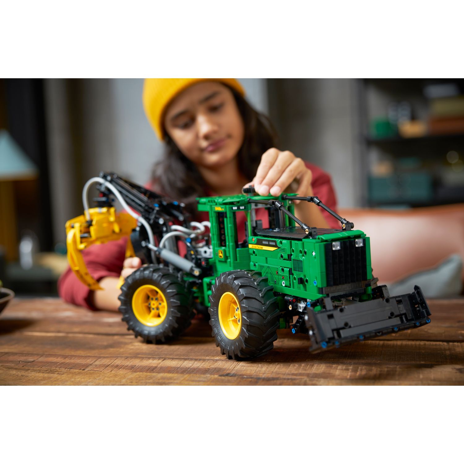 Конструктор LEGO Technic John Deere 948L-II Skidder 1492 дет. - фото 7