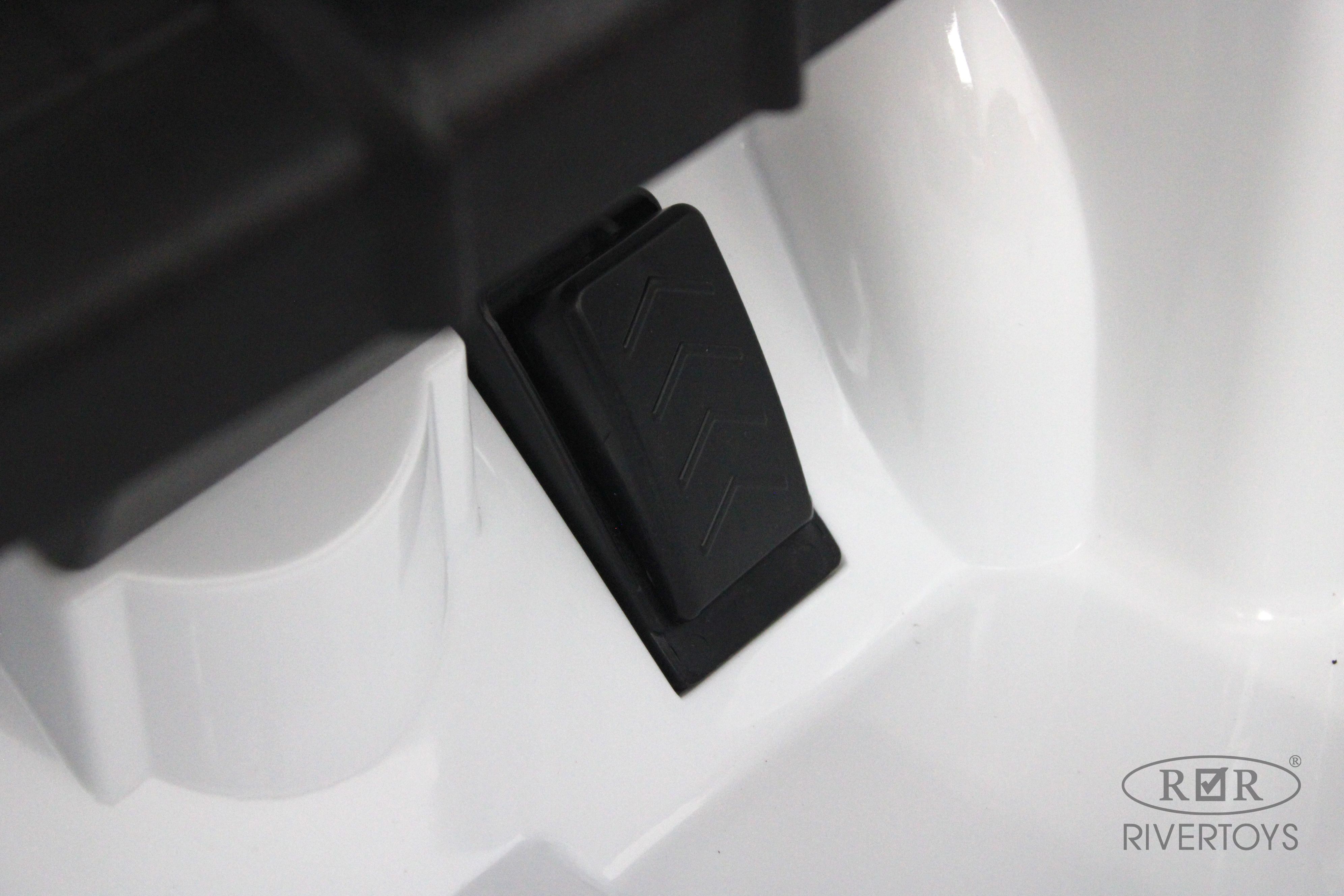 Электромобиль RIVERTOYS F444FF-WHITE С пультом ДУ - фото 8