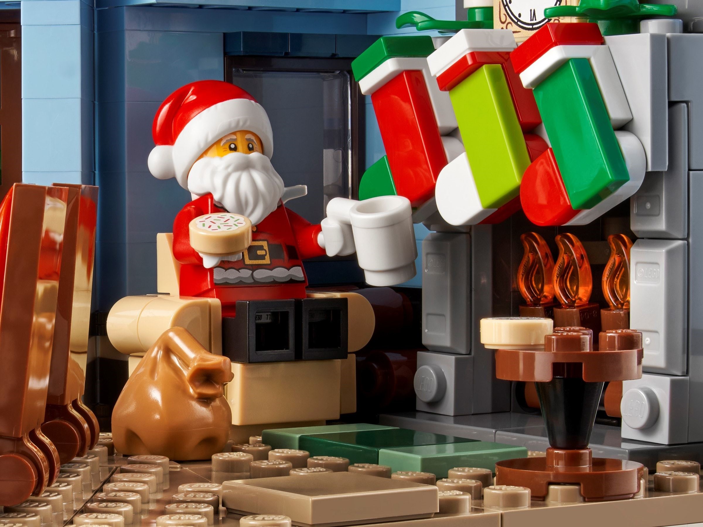 Конструктор LEGO Icons 10293 1445 дет. - фото 2