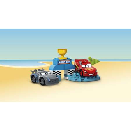 Конструктор LEGO DUPLO Гонка за Кубок Поршня блочный