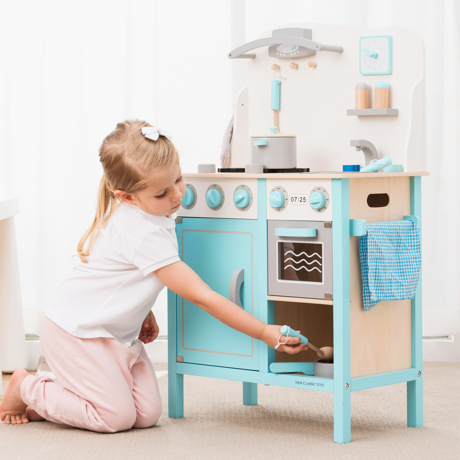 Игрушечная кухня New Classic Toys - фото 6