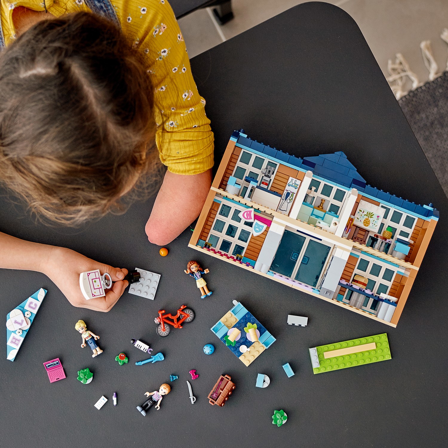 Конструктор LEGO Friends Школа Хартлейк Сити 605 дет. - фото 12
