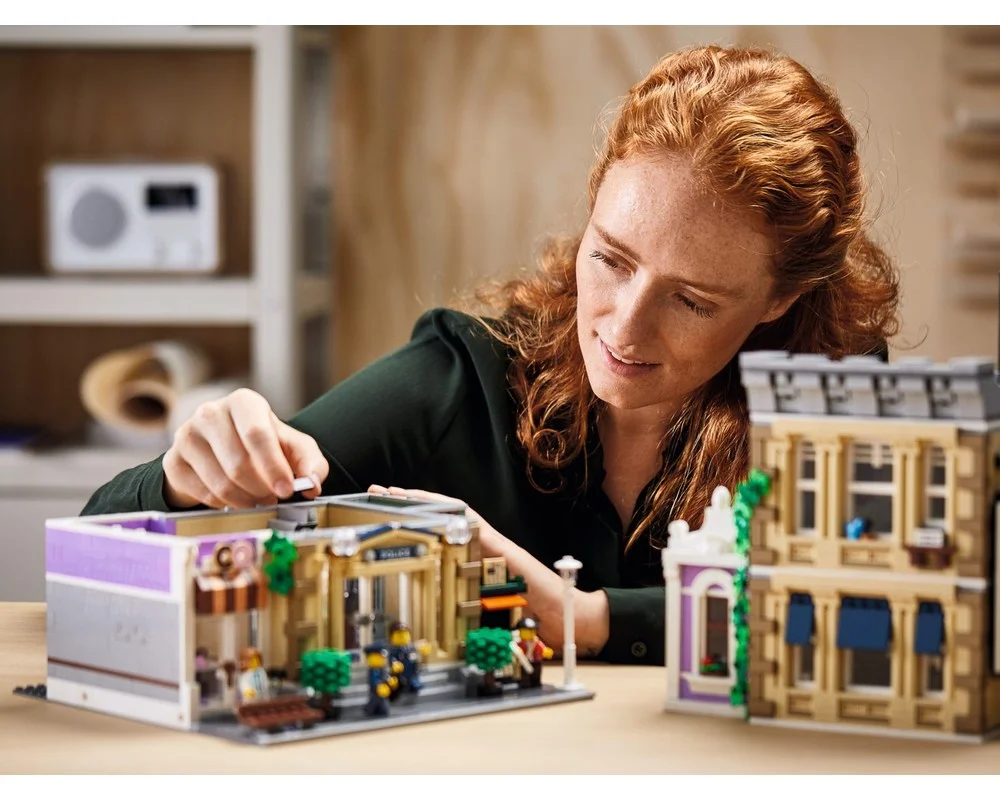 Конструктор LEGO Creator Expert 10278 2903 дет. - фото 21