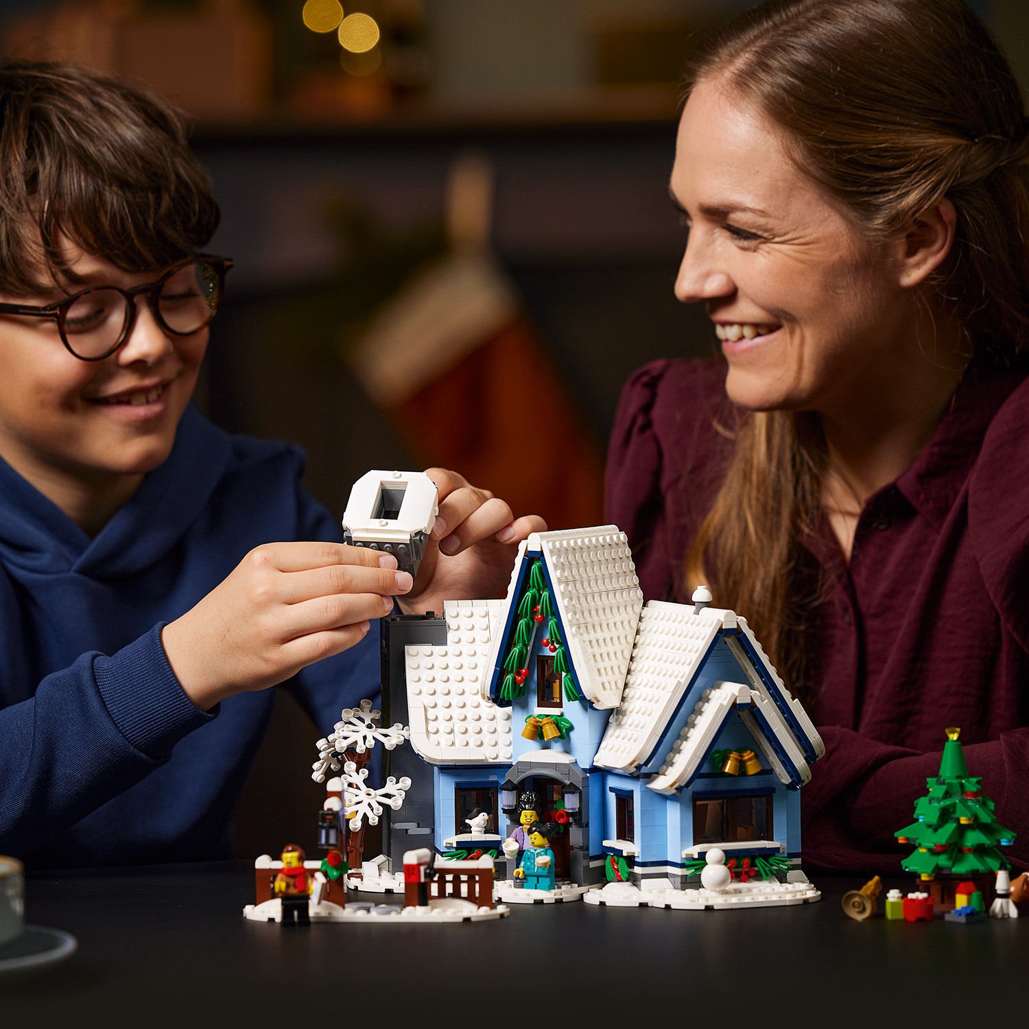 Конструктор LEGO Icons В ожидании Санты блочный - фото 4