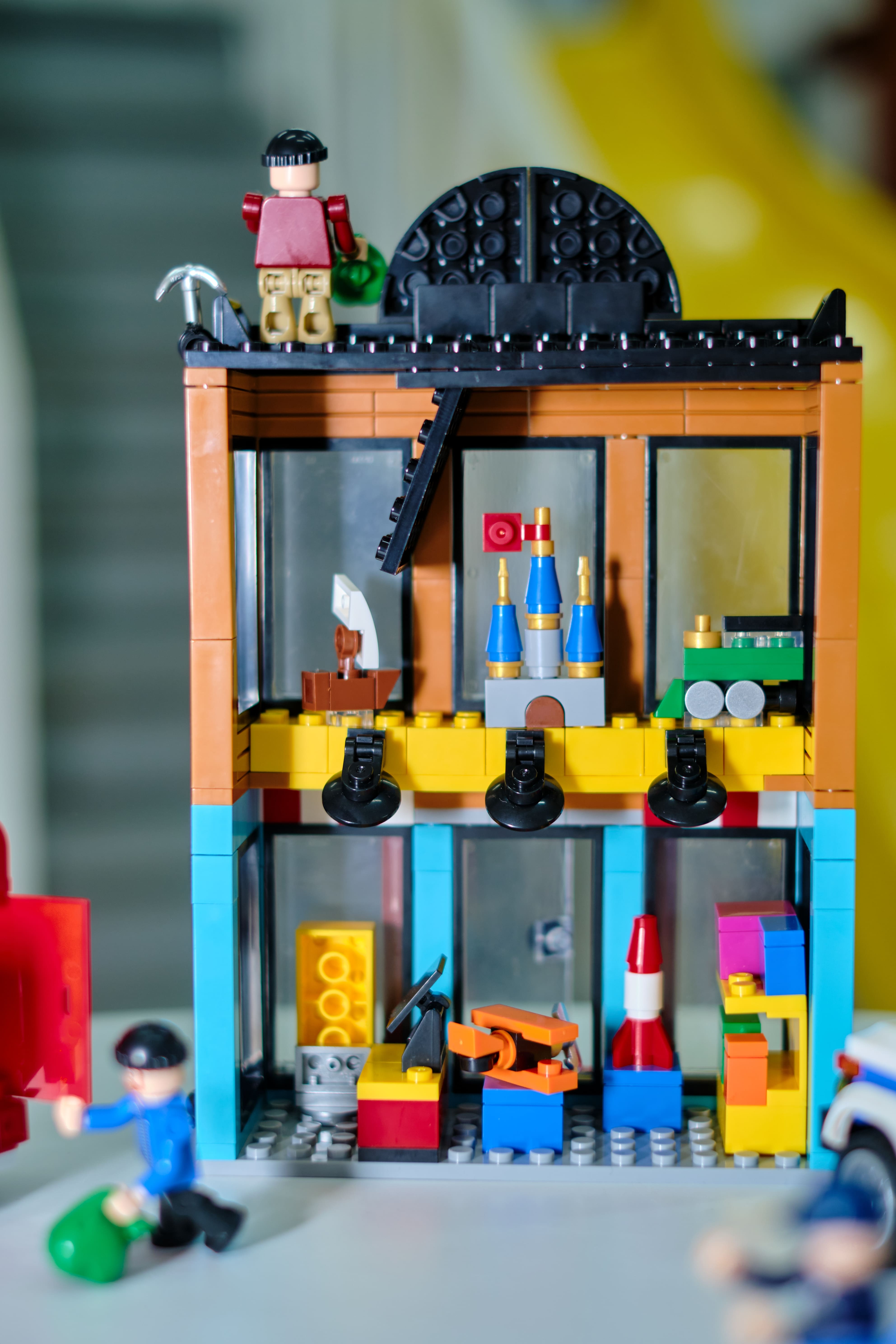 Конструктор brick labs Ограбление магазина 582 дет. - фото 12