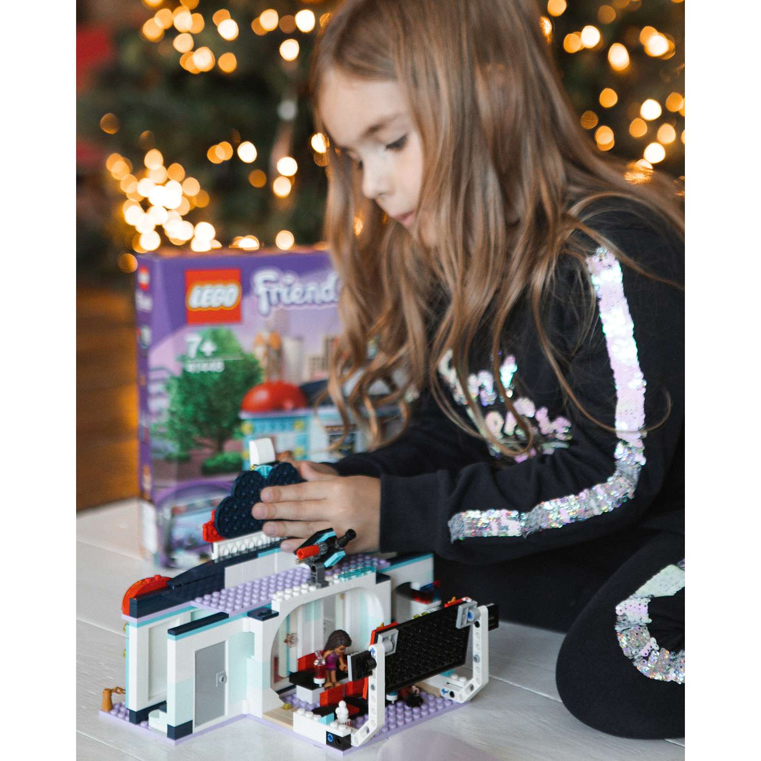 Конструктор LEGO Friends Кинотеатр Хартлейк-Сити 451 дет. - фото 14