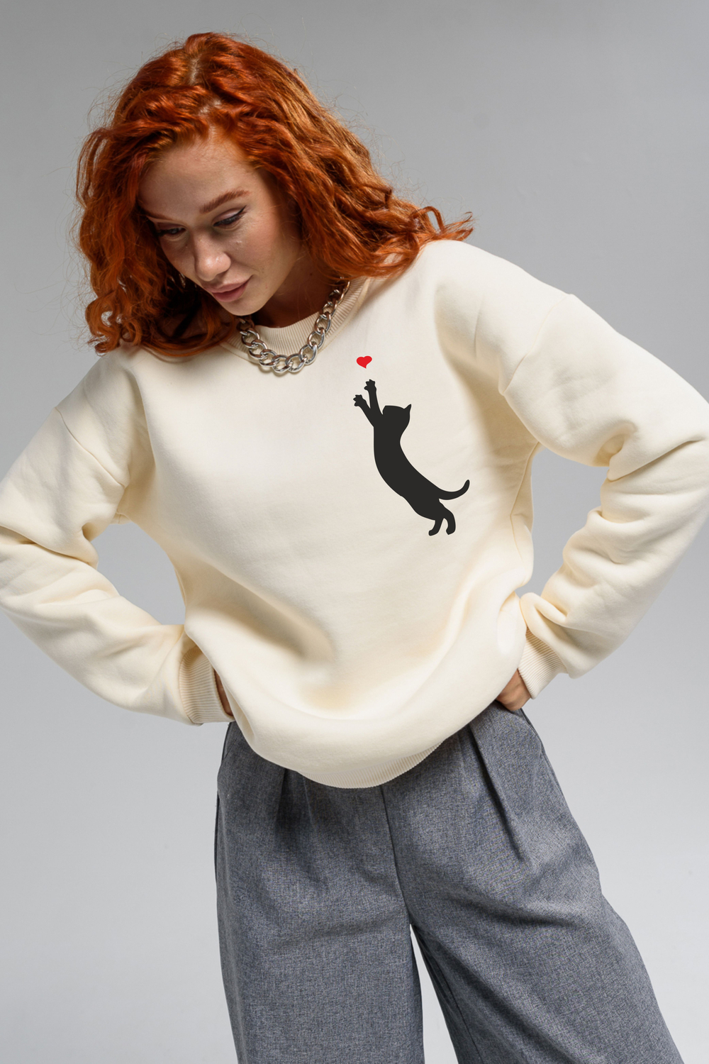 Свитшот Натали Суслова 8576 молочный+котик с сердцем - фото 1