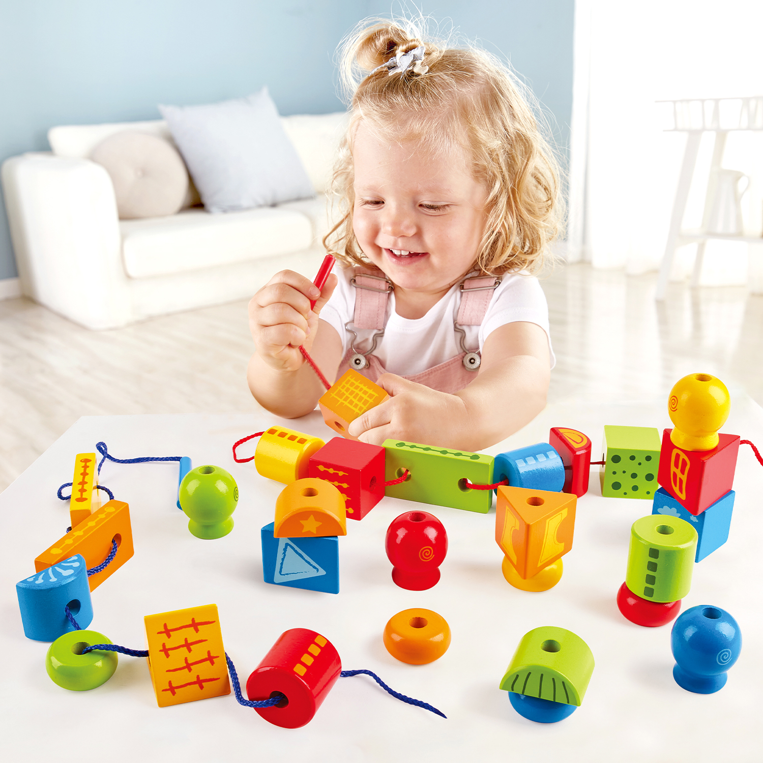 Игрушка Hape шнуровка Бусы шнуровка - фото 1