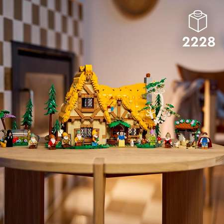 Конструктор LEGO Disney Princess Домик Белоснежки и семи гномов блочный