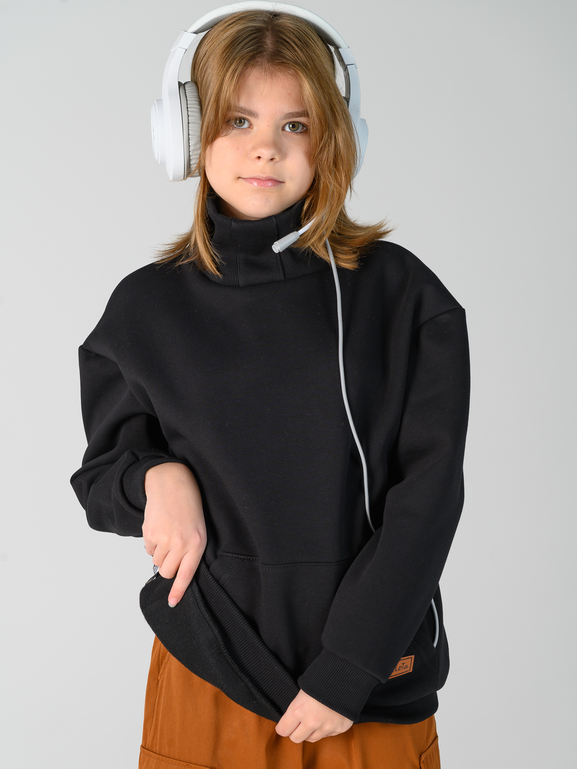 Изображение товара Толстовка MiloTa: уют и стиль для девочек, черная, оверсайз