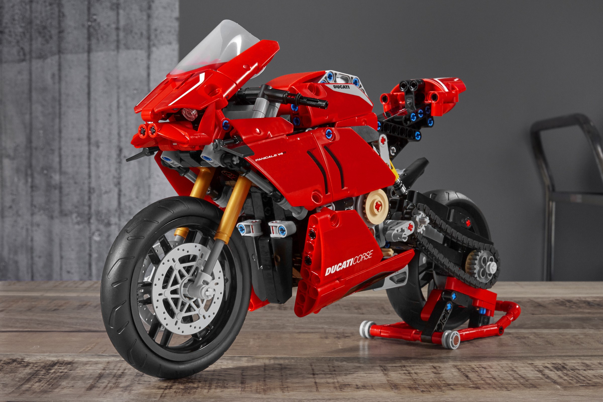 Конструктор LEGO Technic 42107 646 дет. - фото 17