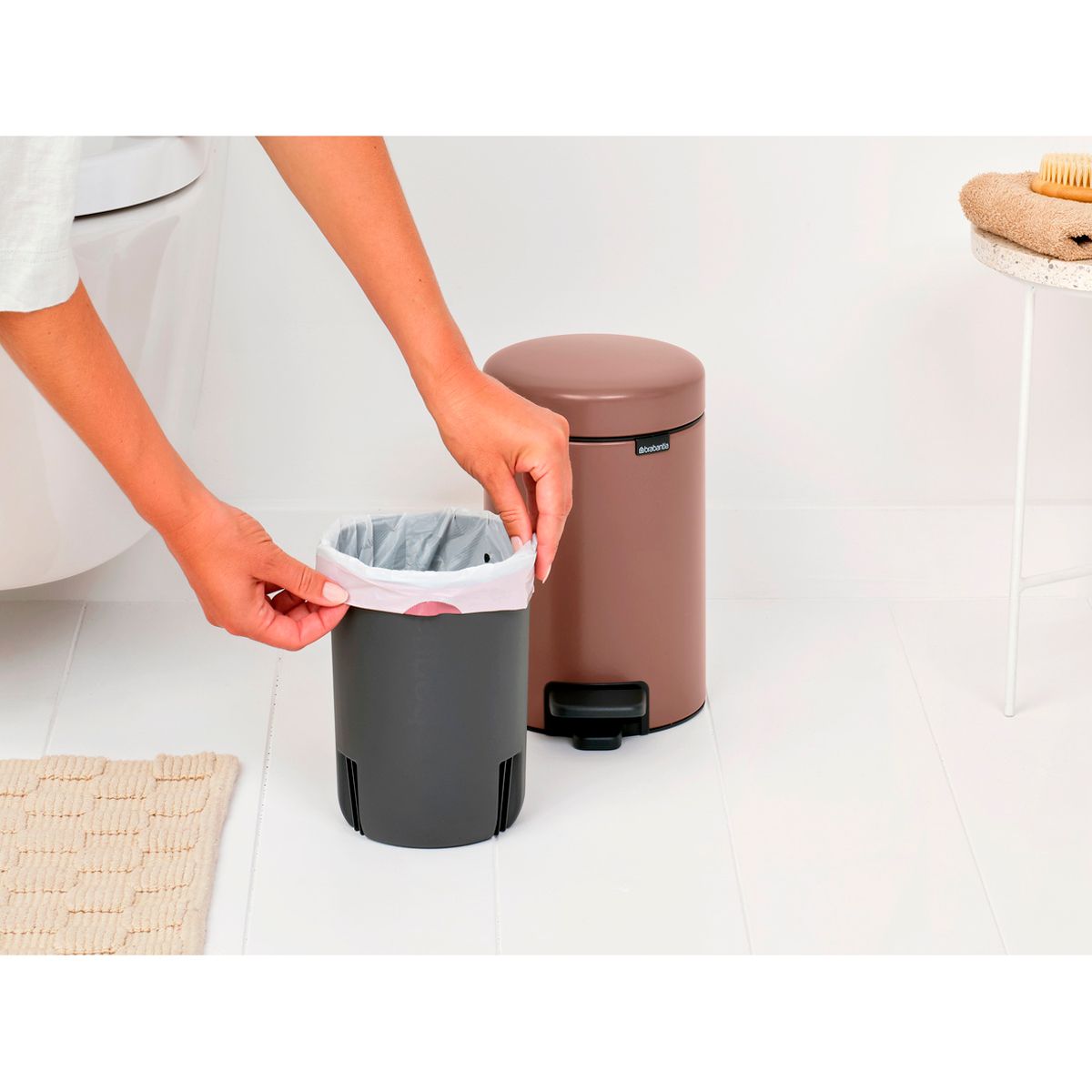 Бак мусорный Brabantia NewIcon с педалью светло-коричневый 3л 233968 - фото 9
