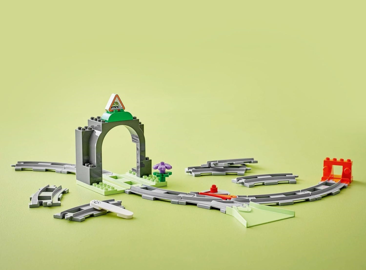 Конструктор LEGO DUPLO Железнодорожный туннель и пути 20 дет. - фото 2