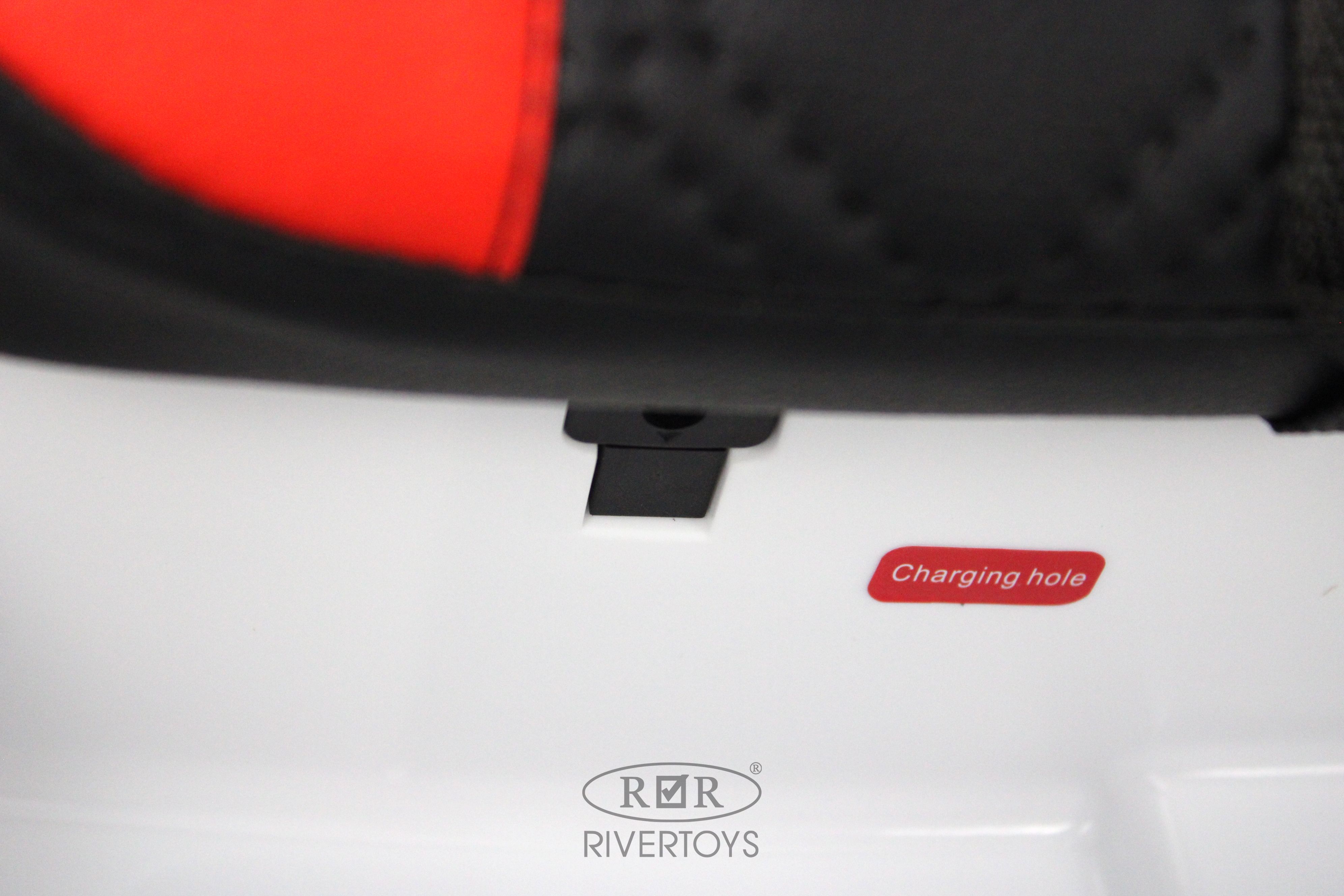 Электромобиль RIVERTOYS F444FF-WHITE С пультом ДУ - фото 14